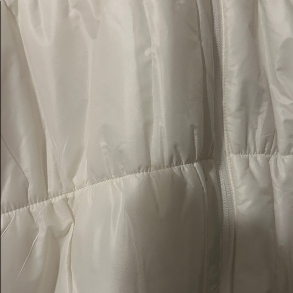 Women's Cream Puffer Jacket - Picture 4 of 5